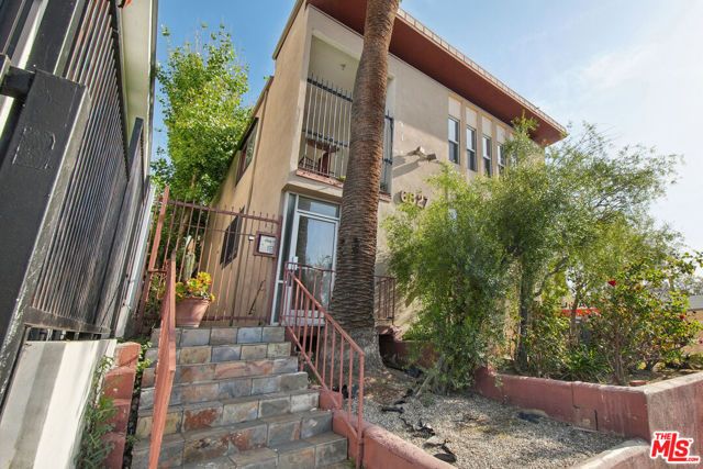 6827 Leland Way 12, Los Angeles, CA 90028