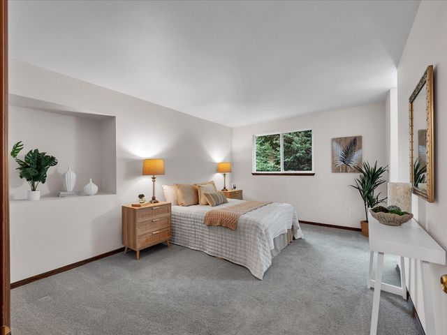 13013 NE 70th Drive, Kirkland, WA 98033