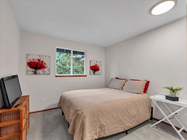 13013 NE 70th Drive, Kirkland, WA 98033