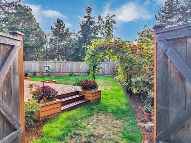 13013 NE 70th Drive, Kirkland, WA 98033