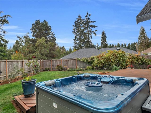 13013 NE 70th Drive, Kirkland, WA 98033