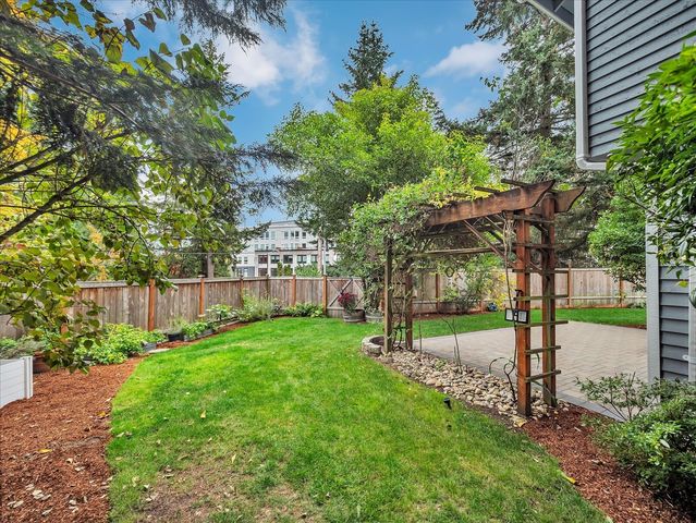13013 NE 70th Drive, Kirkland, WA 98033
