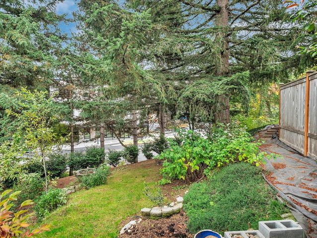 13013 NE 70th Drive, Kirkland, WA 98033