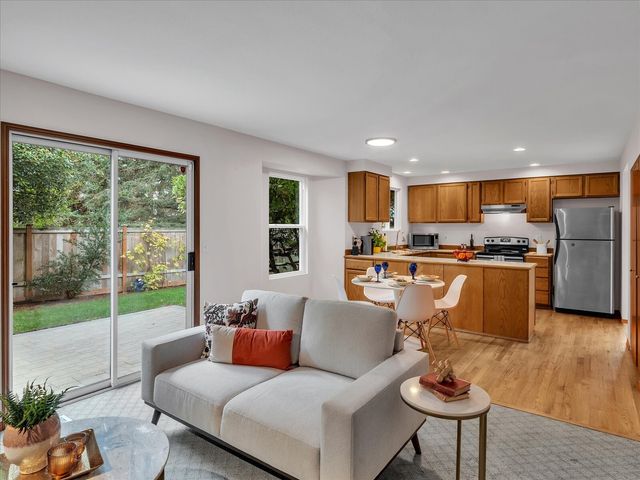 13013 NE 70th Drive, Kirkland, WA 98033