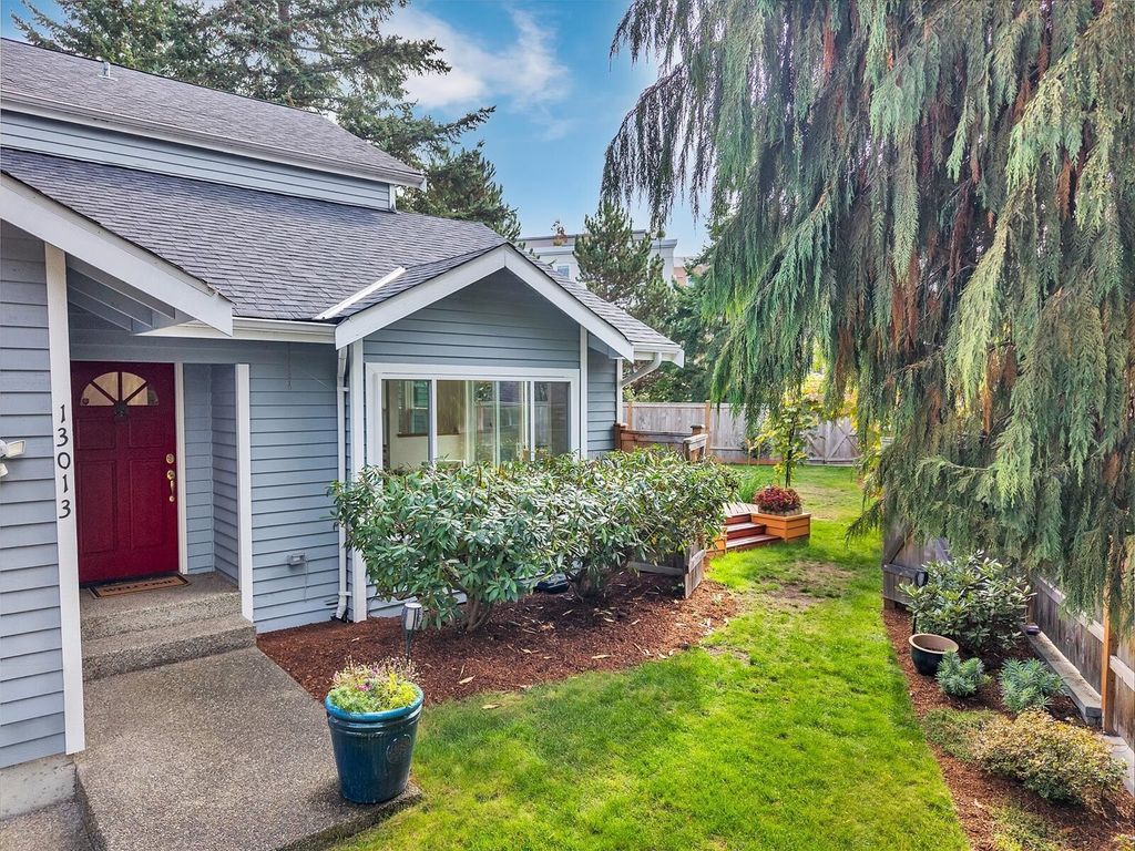 13013 NE 70th Drive, Kirkland, WA 98033