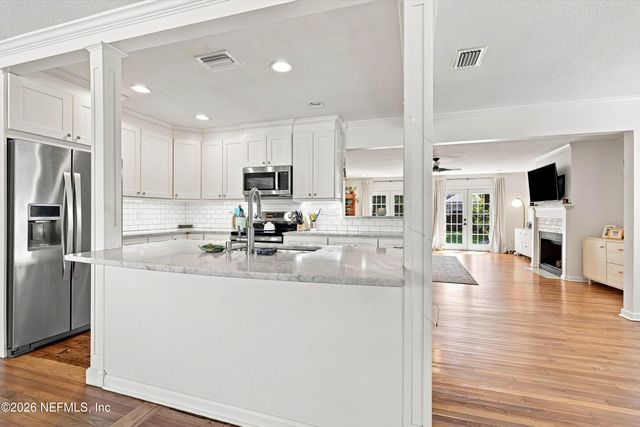 4152 LEXINGTON Avenue, Jacksonville, FL 32210