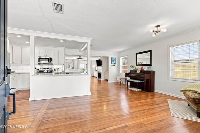 4152 LEXINGTON Avenue, Jacksonville, FL 32210