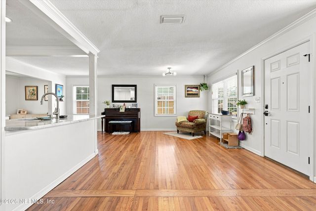 4152 LEXINGTON Avenue, Jacksonville, FL 32210