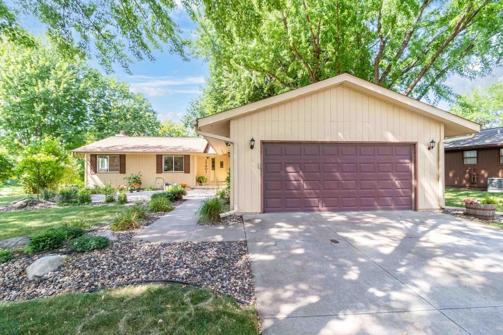 17801 Jaguar Path, Lakeville, MN 55044 — exterior