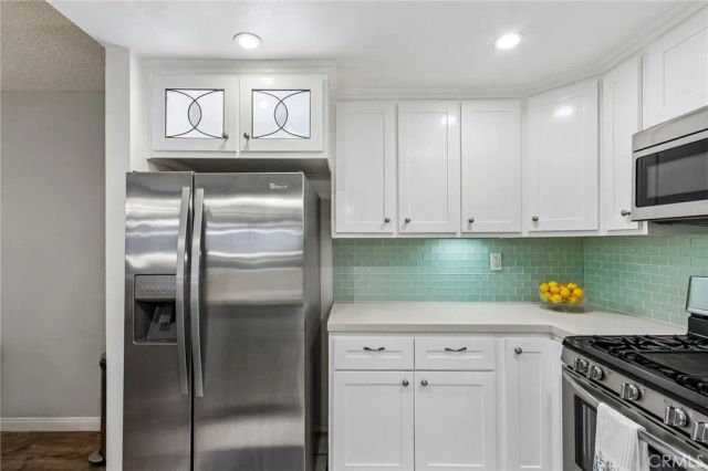 15511 Sherman Way 29, Van Nuys, CA 91406