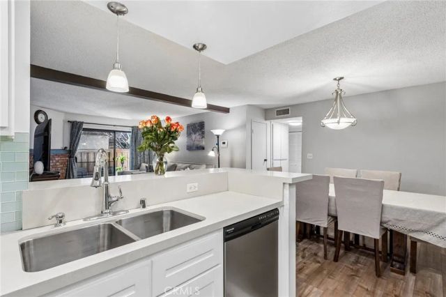 15511 Sherman Way 29, Van Nuys, CA 91406