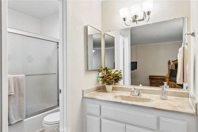 15511 Sherman Way 29, Van Nuys, CA 91406