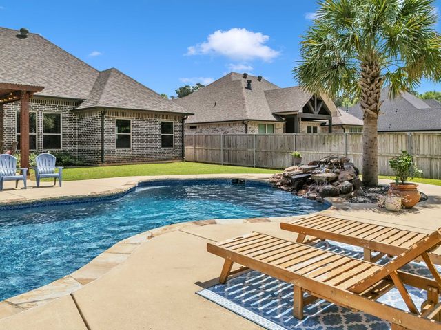 3917 Gable Crest Ln, Longview, TX 75605