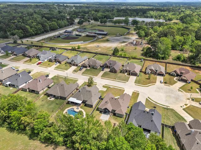 3917 Gable Crest Ln, Longview, TX 75605