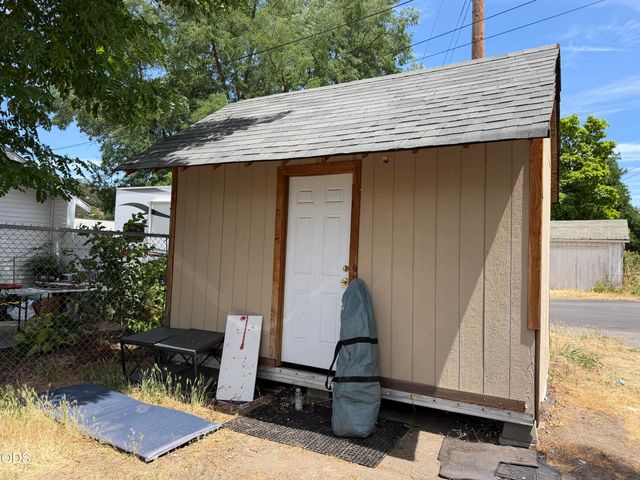 304 2nd Avenue, Gold Hill, OR 97525