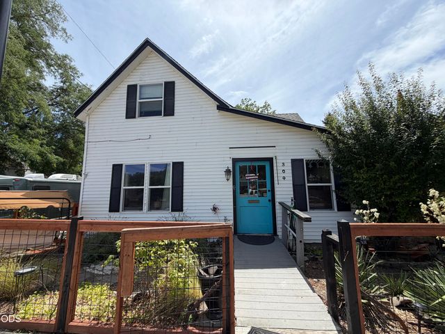 304 2nd Avenue, Gold Hill, OR 97525