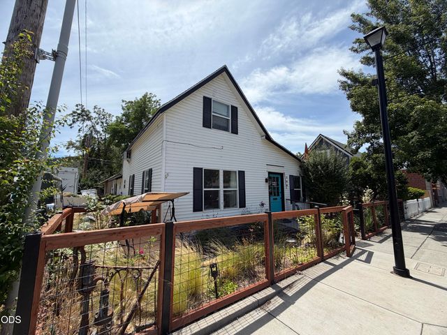 304 2nd Avenue, Gold Hill, OR 97525