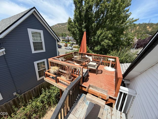 304 2nd Avenue, Gold Hill, OR 97525
