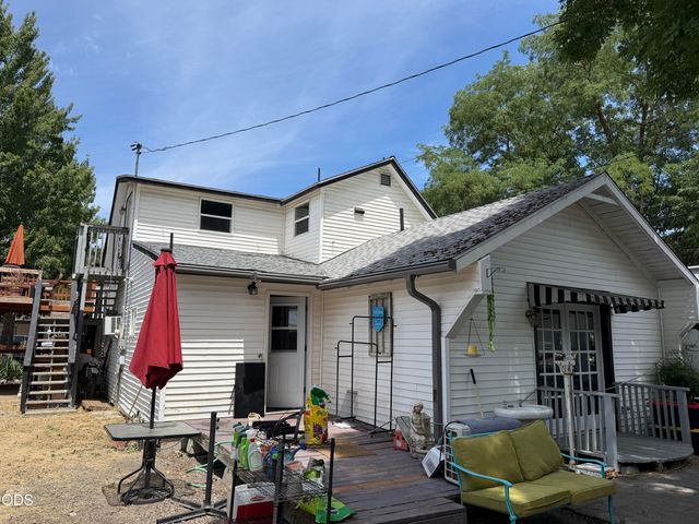 304 2nd Avenue, Gold Hill, OR 97525