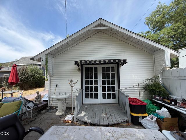 304 2nd Avenue, Gold Hill, OR 97525