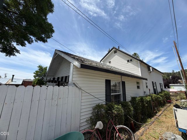 304 2nd Avenue, Gold Hill, OR 97525