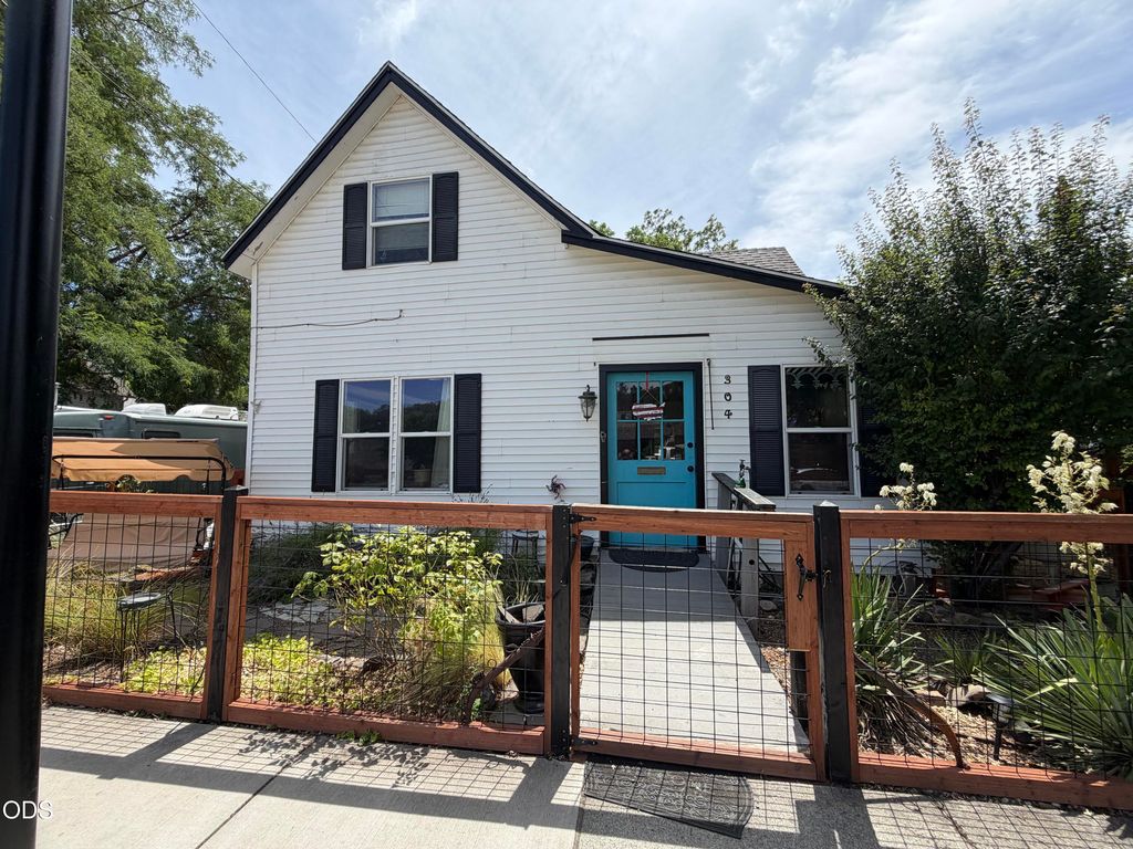 304 2nd Avenue, Gold Hill, OR 97525