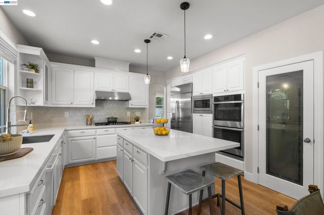 5510 Calico Ln, Pleasanton, CA 94566