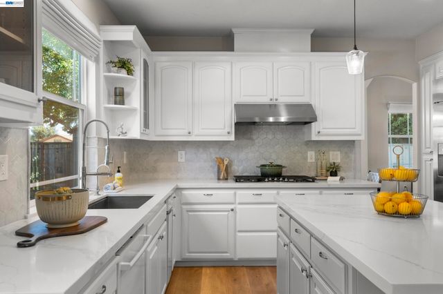 5510 Calico Ln, Pleasanton, CA 94566