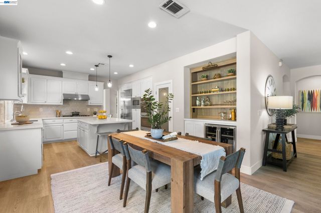 5510 Calico Ln, Pleasanton, CA 94566