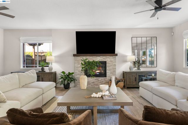 5510 Calico Ln, Pleasanton, CA 94566