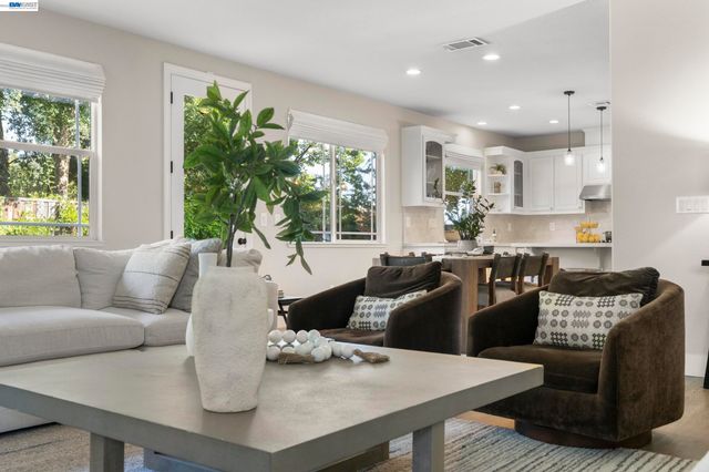 5510 Calico Ln, Pleasanton, CA 94566