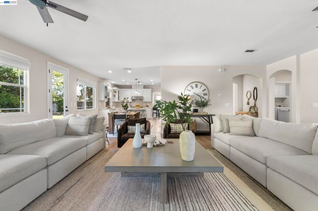 5510 Calico Ln, Pleasanton, CA 94566