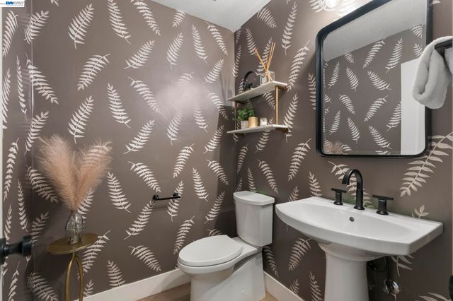 5510 Calico Ln, Pleasanton, CA 94566