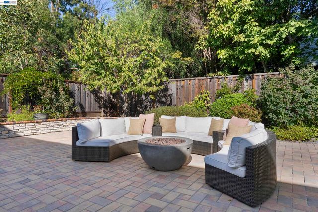 5510 Calico Ln, Pleasanton, CA 94566