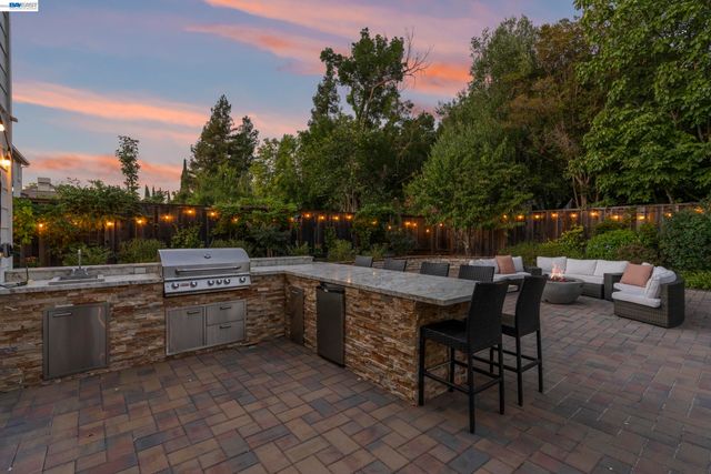 5510 Calico Ln, Pleasanton, CA 94566