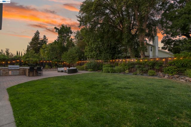 5510 Calico Ln, Pleasanton, CA 94566