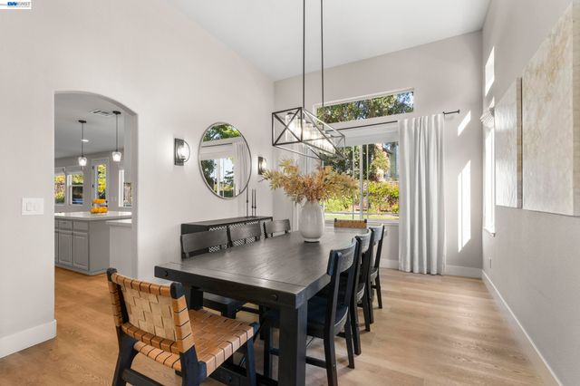 5510 Calico Ln, Pleasanton, CA 94566