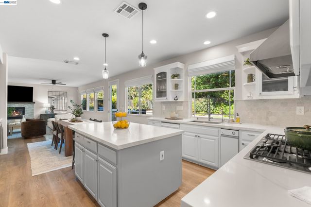5510 Calico Ln, Pleasanton, CA 94566