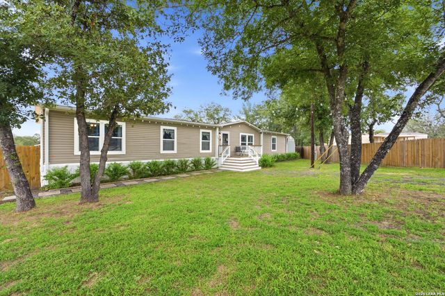 125 ACORN HOLW, Poteet, TX 78065