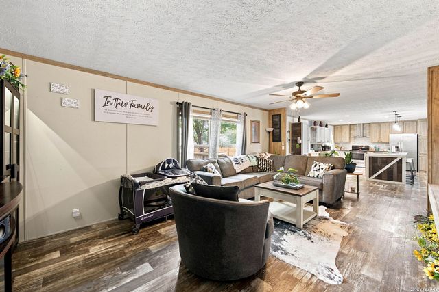 125 ACORN HOLW, Poteet, TX 78065