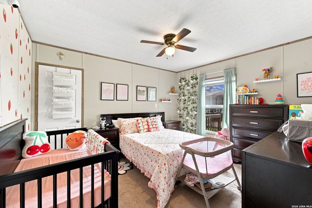 125 ACORN HOLW, Poteet, TX 78065