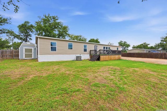 125 ACORN HOLW, Poteet, TX 78065