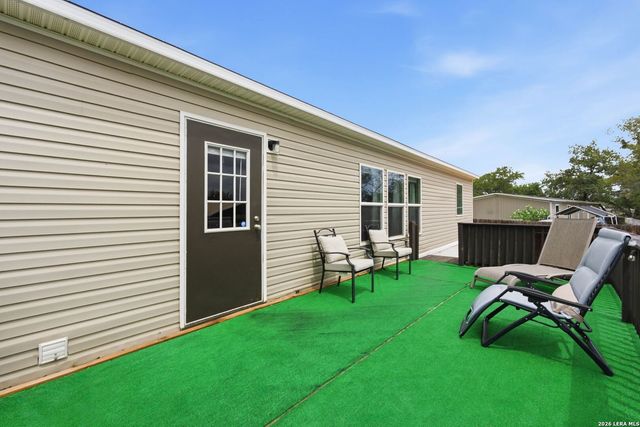 125 ACORN HOLW, Poteet, TX 78065