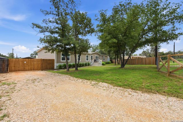 125 ACORN HOLW, Poteet, TX 78065
