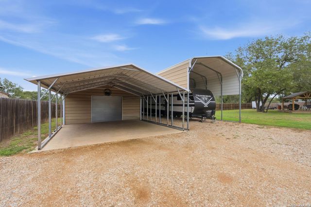 125 ACORN HOLW, Poteet, TX 78065