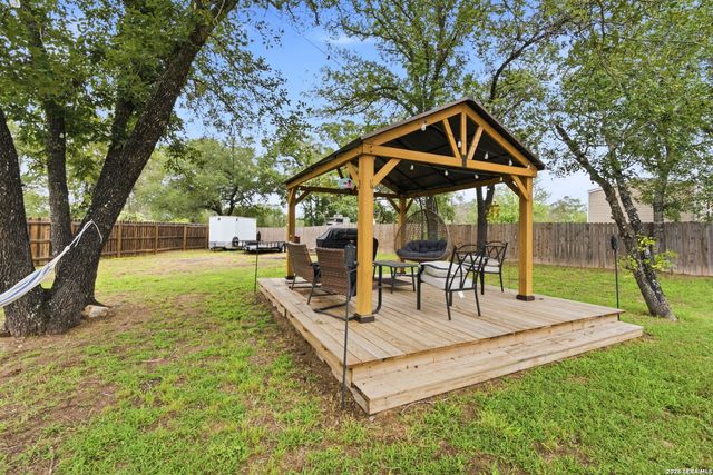 125 ACORN HOLW, Poteet, TX 78065