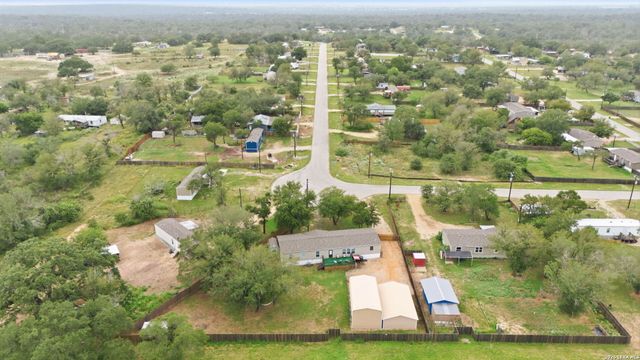 125 ACORN HOLW, Poteet, TX 78065