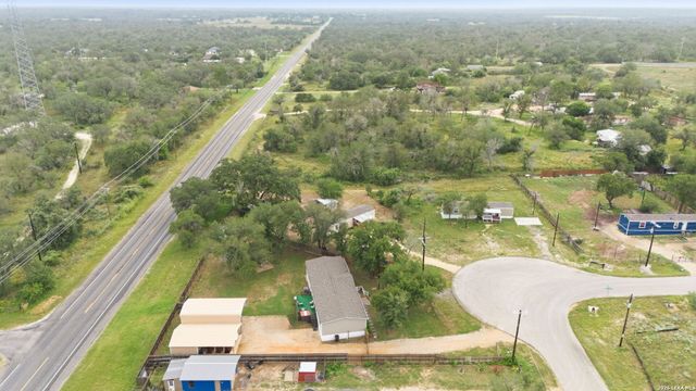 125 ACORN HOLW, Poteet, TX 78065
