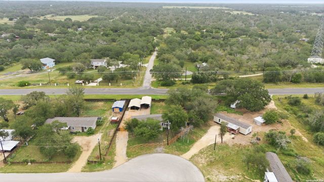 125 ACORN HOLW, Poteet, TX 78065