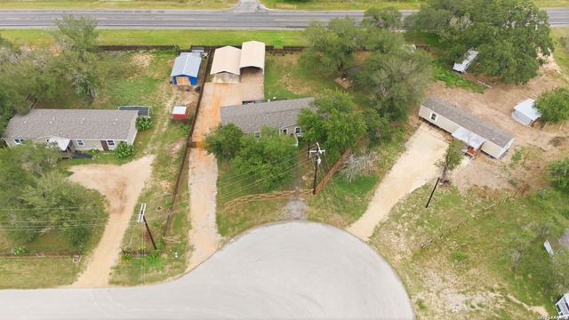 125 ACORN HOLW, Poteet, TX 78065